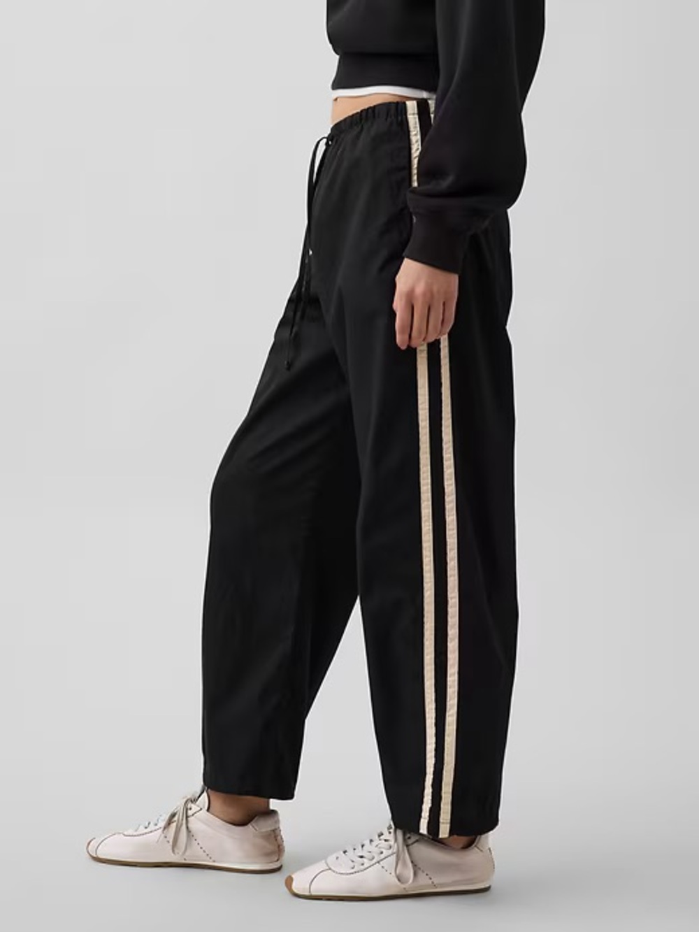 GAP Viral Side Stripe Elastic Waist Barrel Pants in Black, Small - Picture 11 of 14